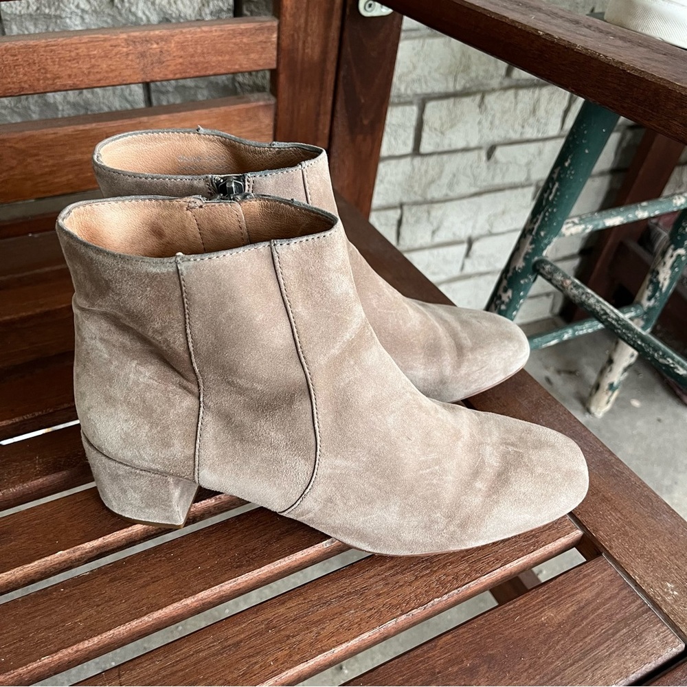 Madewell Taupe Suede Jada Style Block Heeled Booties 
Size 9